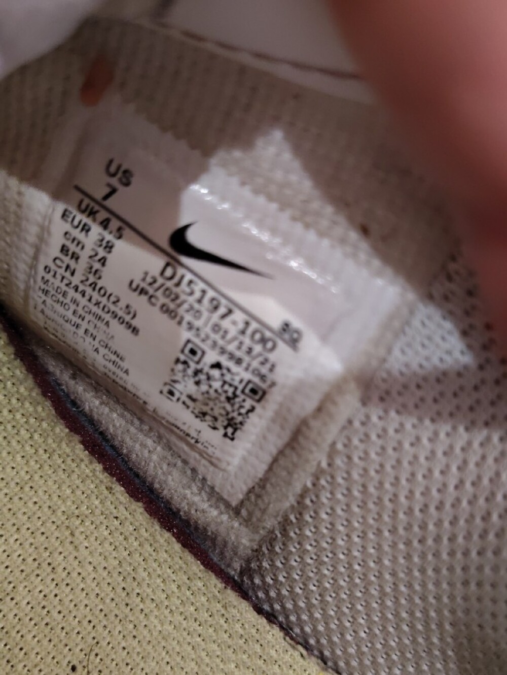 Nike White Sneakers with Pale Yellow Accents - Picture 5 of 9